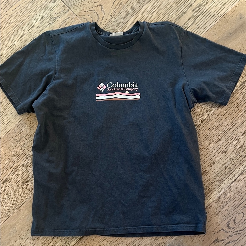 Columbia men’s medium T-Shirt